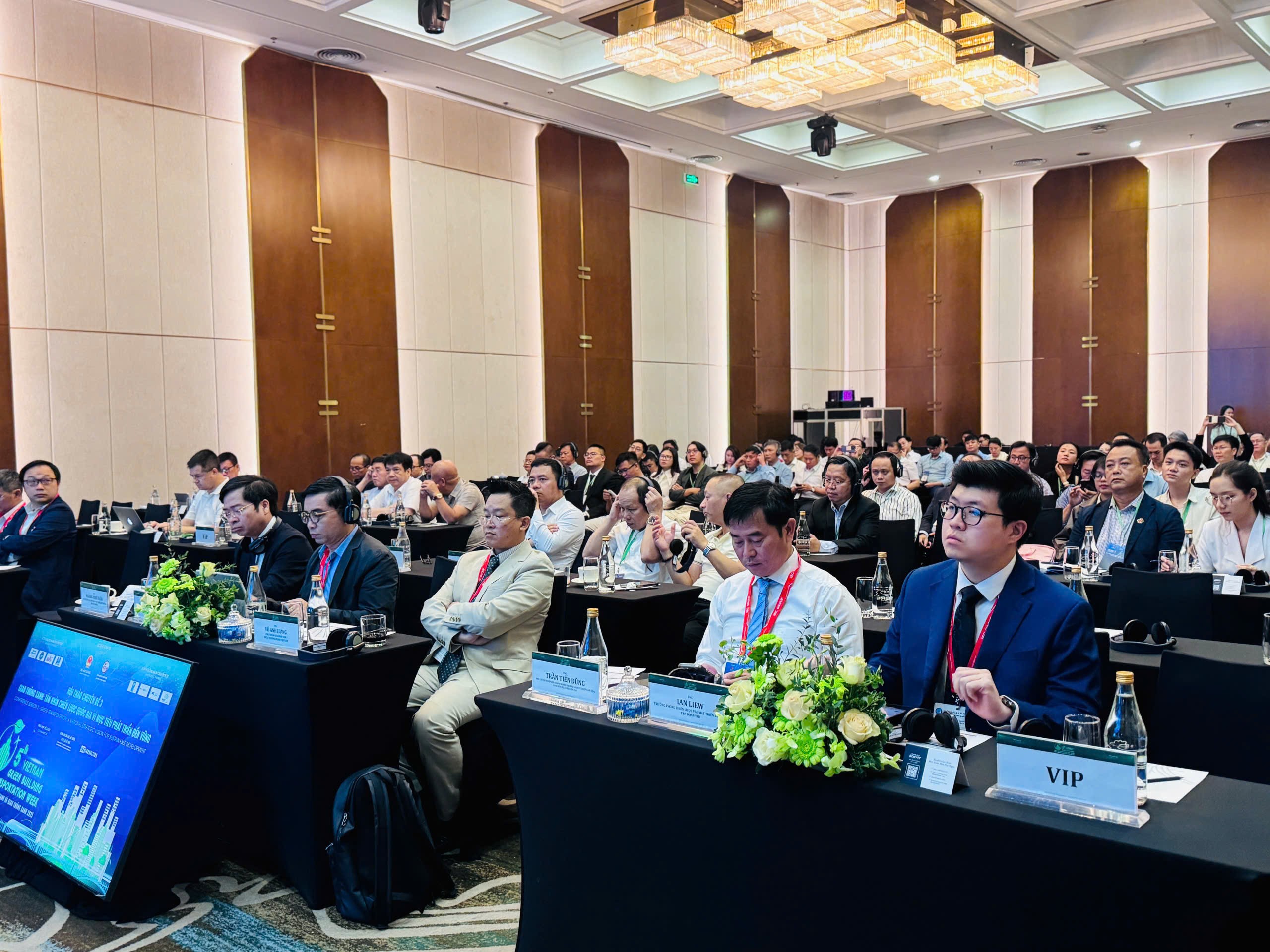 Practical steps to build green, efficient logistics - Vietnam green logistics