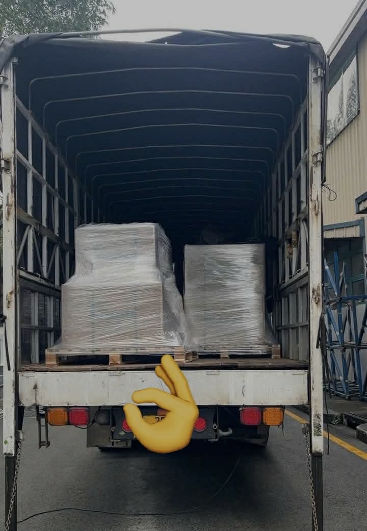 Hàng hóa đóng kiện trên pallet